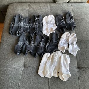 EUC Lot of 8 Pairs Bombas 2 pair American Eagle Women's Ankle Socks